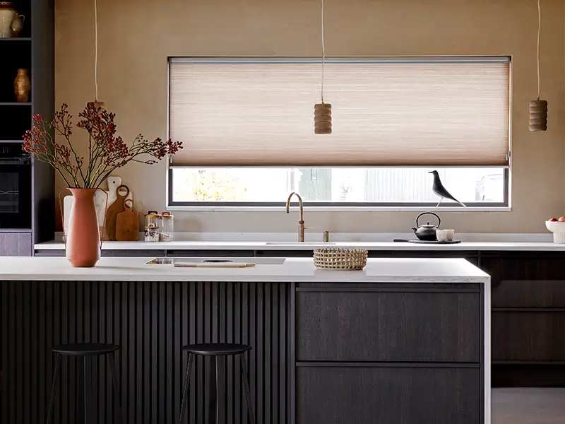 Raamdecoratie in naturel